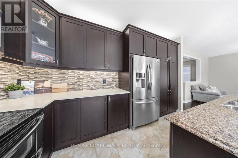 29434197/130-pinelock-street/emerald-meadowstrailwest/ottawa/ontario/K2M0L5_21