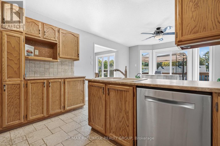 28939841/1354-gaultois-avenue/chateauneuf/ottawa/ontario/K1C3G6_6