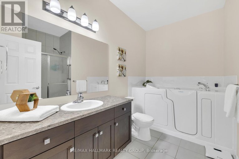 28308589/251-royal-landing-gate/north-grenville-twp-kemptville-south/north-grenville/ontario/K0G1J0_18