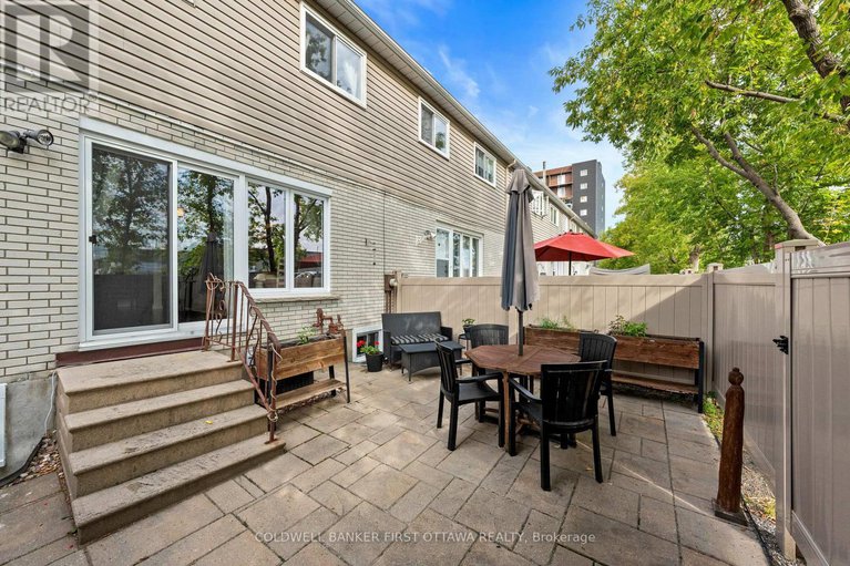 28819610/12-550-straby-avenue/overbrookcastle-heights/ottawa/ontario/K1K1H1_30