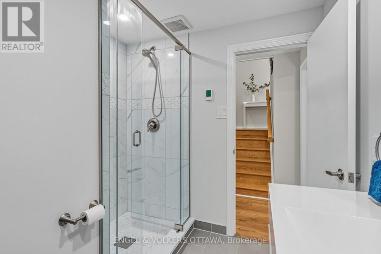 28842366/1800-devlin-crescent/playfair-park/ottawa/ontario/K1H5T6_31