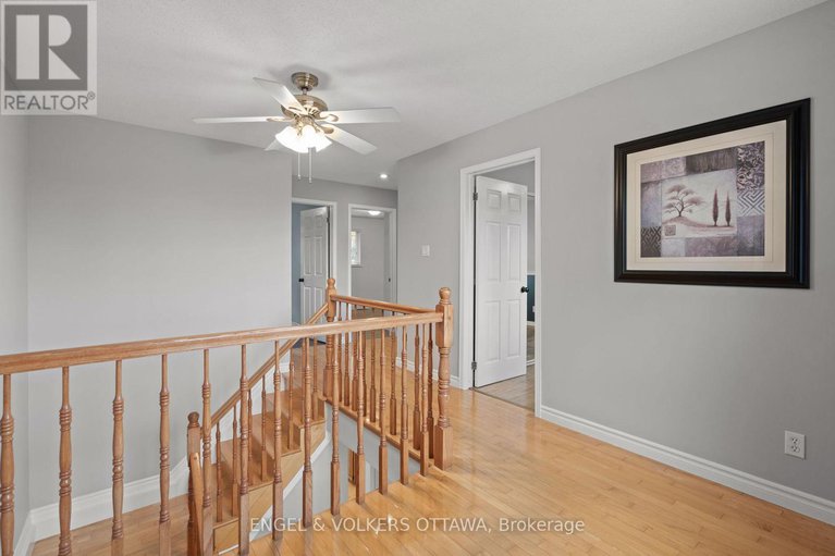 29015610/4720-whispering-willow-drive/sarsfieldbearbrook/ottawa/ontario/K4B1J1_19
