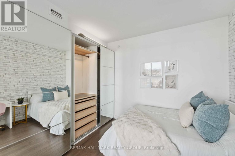 28308479/1602-111-champagne-avenue/west-centre-town/ottawa/ontario/K1S5V3_16