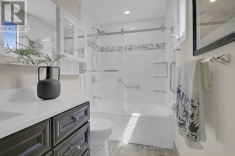 28723074/51-charkay-street/borden-farmstewart-farmcarleton-heightsparkwood-hills/ottawa/ontario/K2E5N5_35