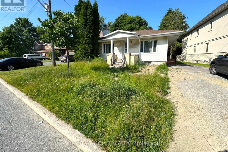 28472133/827-riddell-avenue-n/mckellar-heightsglabar-park/ottawa/ontario/K2A2V8_2
