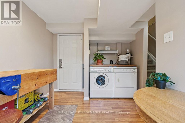 28983916/560-thomson-street/viscount-alexander-park/ottawa/ontario/K1K2J8_30