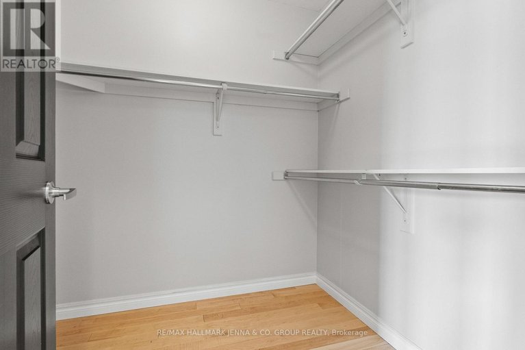 29514784/2649-fallingwater-circle/half-moon-bay/ottawa/ontario/K2J0R6_19