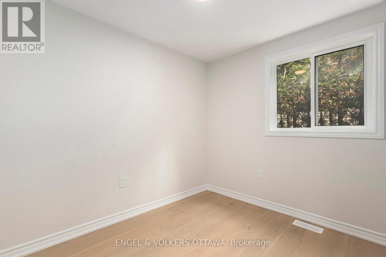 28939976/123-tripp-crescent/pheasant-run/ottawa/ontario/K2J1M5_20