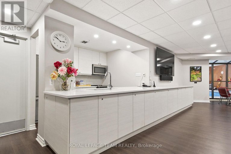 28646653/1103-1025-richmond-road/woodroffe/ottawa/ontario/K2B8G8_33