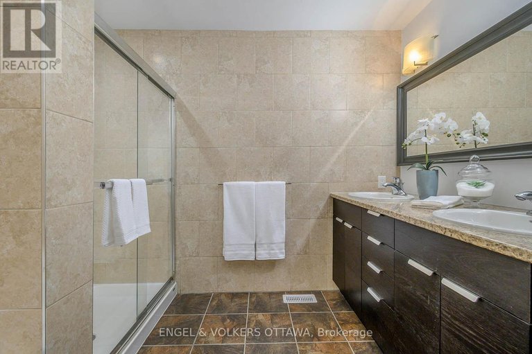 29456645/144-montauk/carleton-heights/ottawa/ontario/K2C2B4_23