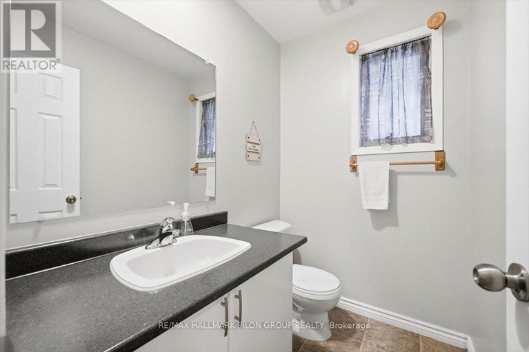 29117905/420-valade-crescent/fallingbrookpineridge/ottawa/ontario/K4A2W2_10