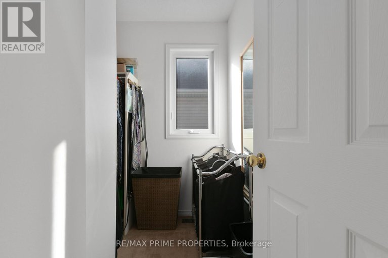 29075456/1545-senateurs-way/fallingbrookpineridge/ottawa/ontario/K4A4A2_26