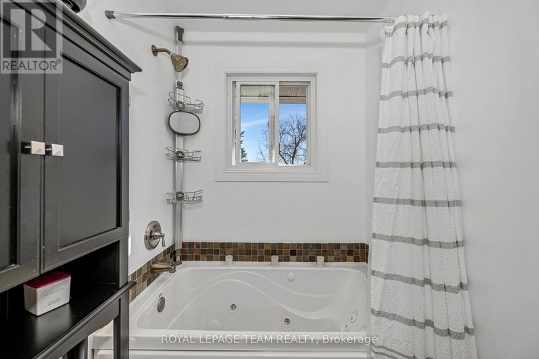 29660167/1923-joanisse-road/clarencerockland-twp/clarence-rockland/ontario/K0A2A0_26