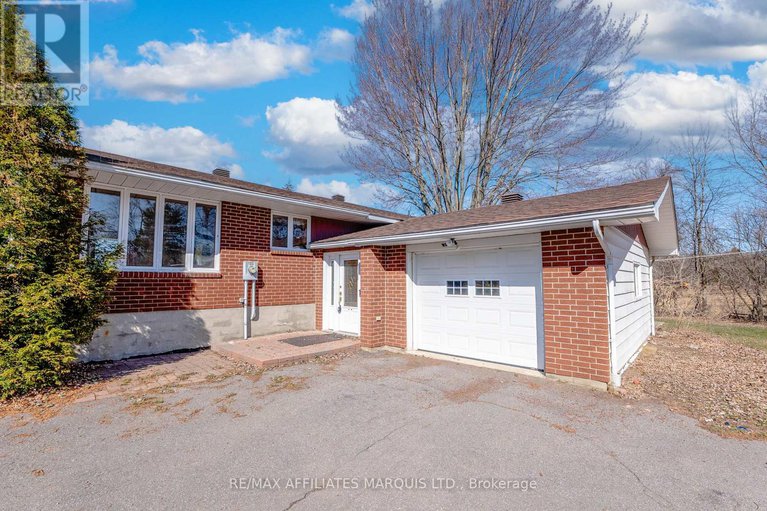 28215114/10984-county-rd-2-road/iroquois/south-dundas/ontario/K0E1K0_3