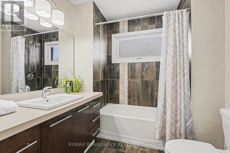 29403238/87-cobblestone-drive/village-of-russell/russell/ontario/K4R0B2_26