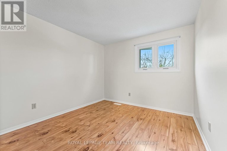 28234836/107-melanie-crescent/glencairnhazeldean/ottawa/ontario/K2L2E4_42