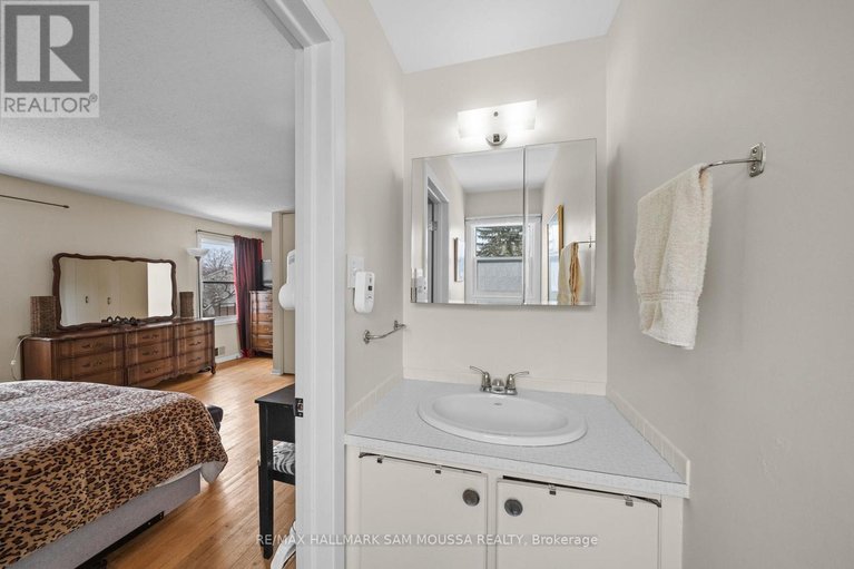 29606720/46-seymour-avenue/borden-farmstewart-farmcarleton-heightsparkwood-hills/ottawa/ontario/K2E6P2_24