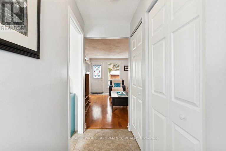 29402073/48-423c-woodfield-drive/tanglewood/ottawa/ontario/K2G4B7_4