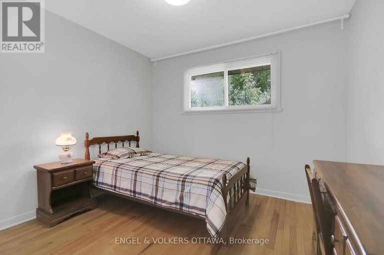 28483641/8-greenwich-avenue/carleton-heights/ottawa/ontario/K2E5E6_17