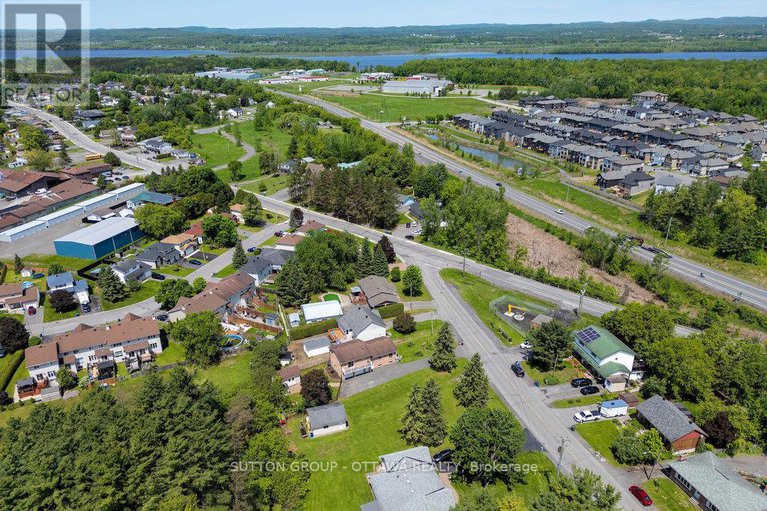 28548965/223-des-outaouais-street/town-of-rockland/clarence-rockland/ontario/K4K1G2_44