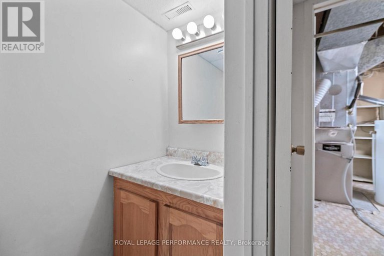 28857396/198-park-grove-drive/queenswood-heights-south/ottawa/ontario/K1E2T1_43