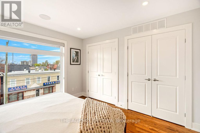 28535462/353c-booth-street/west-centre-town/ottawa/ontario/K1R7K1_17