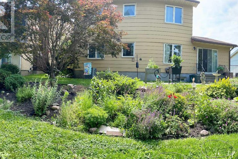 29249200/3407-mccarthy-road/hunt-clubwestern-community/ottawa/ontario/K1V9G6_26