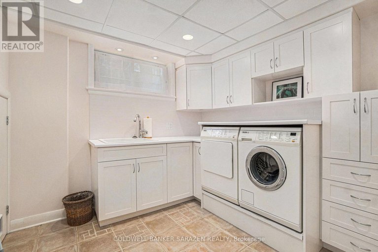 28506946/2009-killarney-drive/mckellar-heightsglabar-park/ottawa/ontario/K2A1P9_28