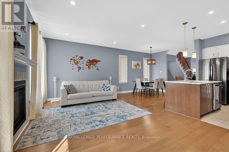 29557576/790-cairn-crescent/mer-bleuebradley-estatesanderson-park/ottawa/ontario/K1W0P7_13