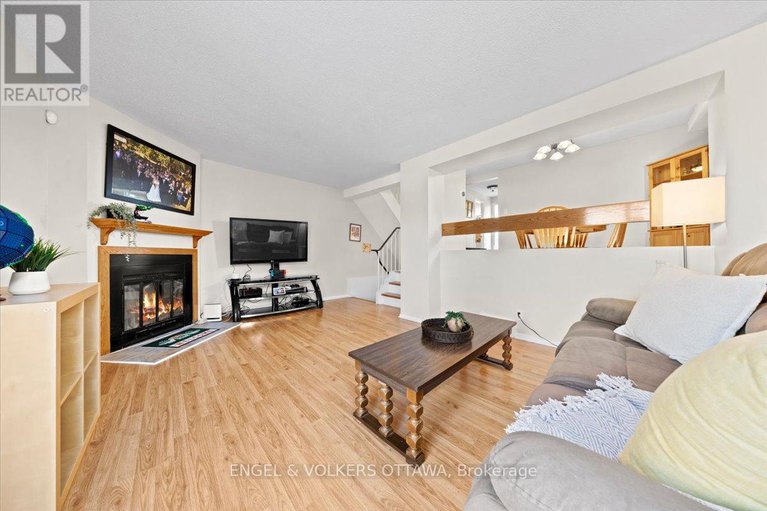 29422354/a-1753-lamoureux-drive/queenswood-heights-south/ottawa/ontario/K1E2N3_11