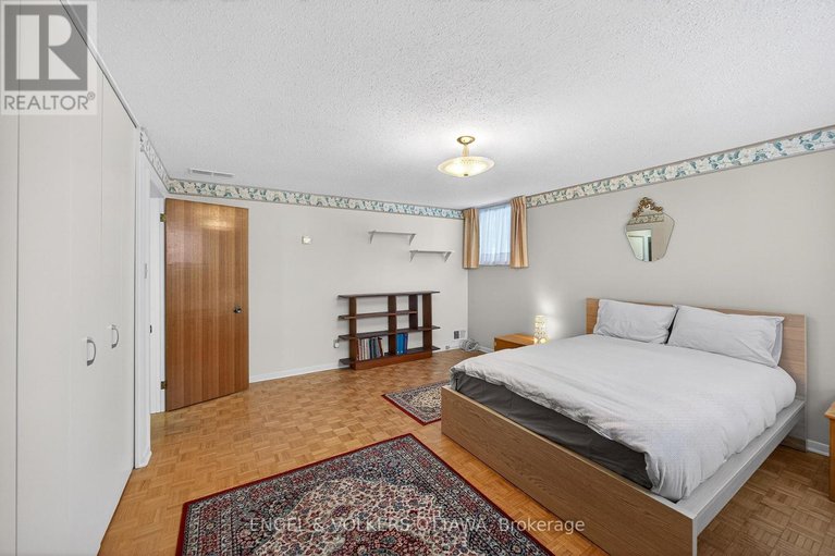 29323423/34-wallford-way/city-viewskylinefisher-heightsparkwood-hills/ottawa/ontario/K2E6B6_33