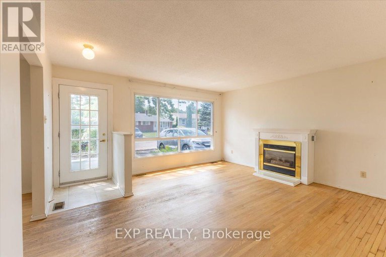28574220/2209-fillmore-crescent/beacon-hill-north/ottawa/ontario/K1J6A1_2