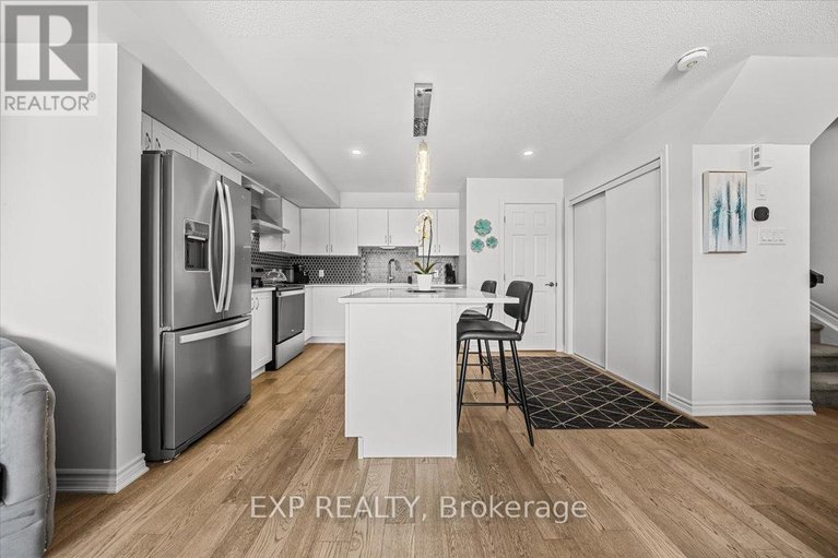 29476652/704-lapland-private/emerald-meadowstrailwest/ottawa/ontario/K2V0S4_15