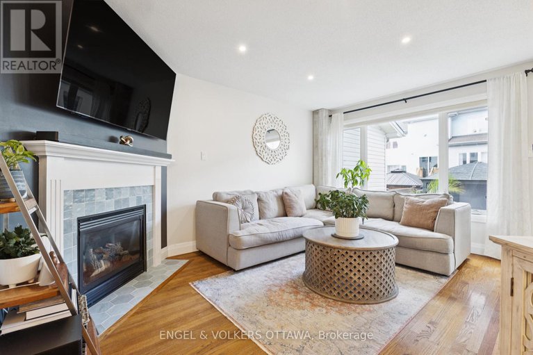 28783227/247-rolling-meadow-crescent/mer-bleuebradley-estatesanderson-park/ottawa/ontario/K1W0A8_11
