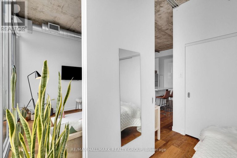 28532550/933-340-mcleod-street/ottawa-centre/ottawa/ontario/K2P1A4_19