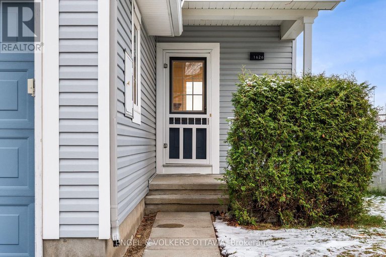 29123797/1626-trenholm-lane/fallingbrookpineridge/ottawa/ontario/K4A4B6_3