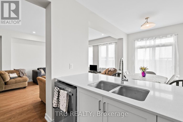 28405876/517-oldenburg-avenue/btwn-franktown-rd-fallowfield-rd/ottawa/ontario/K0A2Z0_8