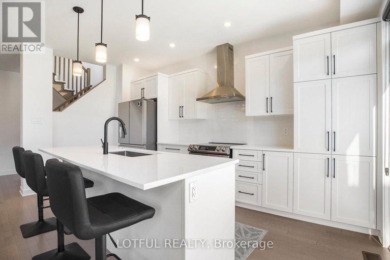 28994211/522-ascender-avenue/mer-bleuebradley-estatesanderson-park/ottawa/ontario/K1W0R6_12