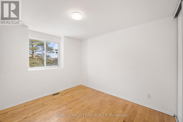 29367437/8-homestead-street/borden-farmstewart-farmcarleton-heightsparkwood-hills/ottawa/ontario/K2E7N8_26