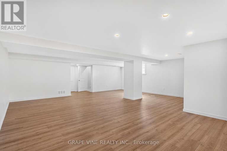 28743049/525-pimiwidon-street/cfb-rockcliffe-and-area/ottawa/ontario/K1K5A1_43