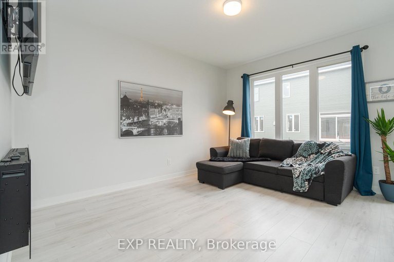 28798703/676-quilter-row/goulbourn-twp-from-franktown-rdsouth-to-rideau/ottawa/ontario/K0A2Z0_13