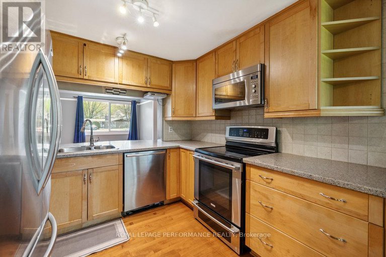 28308473/2045-deerhurst-court/beacon-hill-north/ottawa/ontario/K1J8H2_8