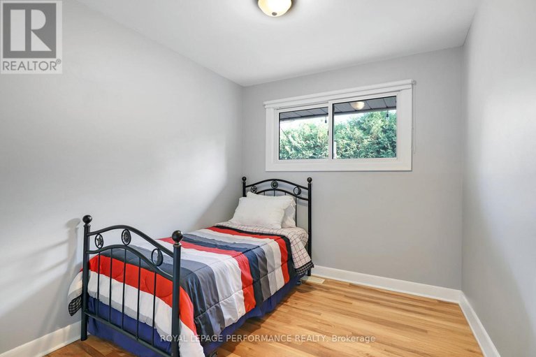 28924054/1347-highgate-road/parkway-park/ottawa/ontario/K2C2Y5_18