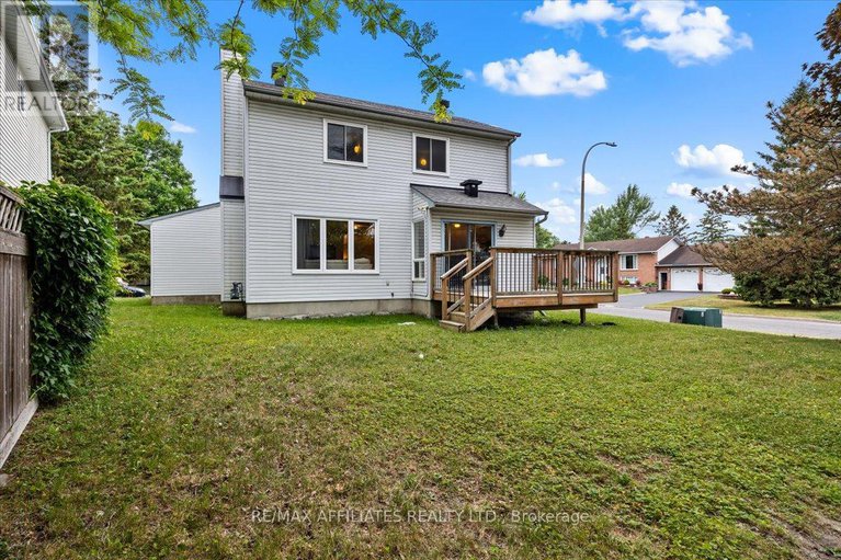 28543390/1293-parc-du-village-road/convent-glen-south/ottawa/ontario/K1C7B2_33