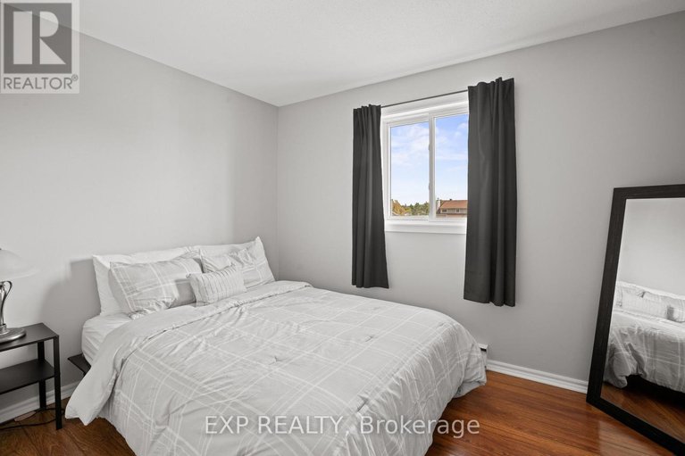 28814850/77b-754-st-andre-drive/hiawatha-parkconvent-glen/ottawa/ontario/K1C4S4_31