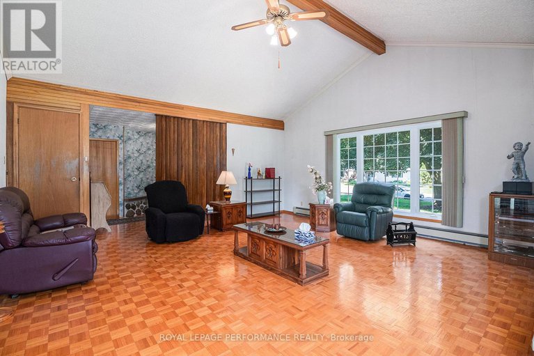 28651683/166-mccormick-road/alexandria/north-glengarry/ontario/K0C1A0_5