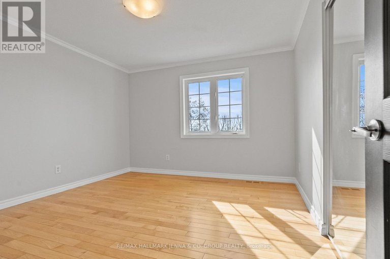 29514784/2649-fallingwater-circle/half-moon-bay/ottawa/ontario/K2J0R6_20