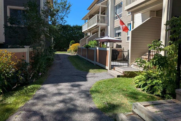 28764343/5b-762-st-andre-drive/hiawatha-parkconvent-glen/ottawa/ontario/K1C4S7_2
