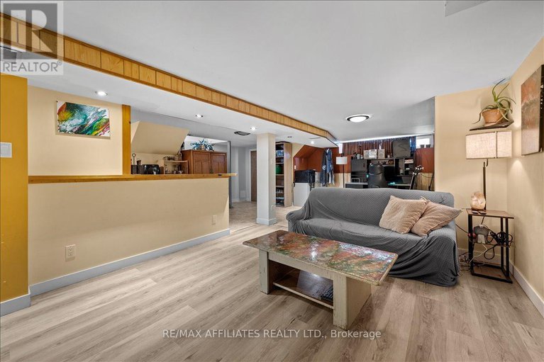 28869216/381-spartan-avenue/vanier/ottawa/ontario/K1K1J6_28