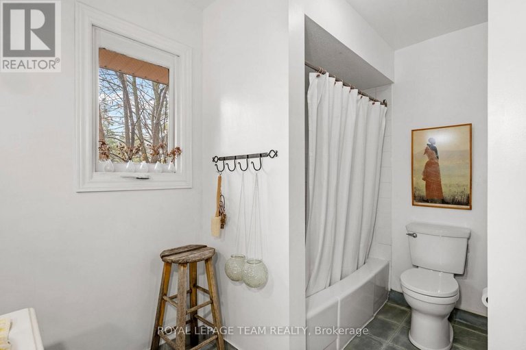 29622529/33-rutherford-crescent/beaverbrook/ottawa/ontario/K2K1N1_29